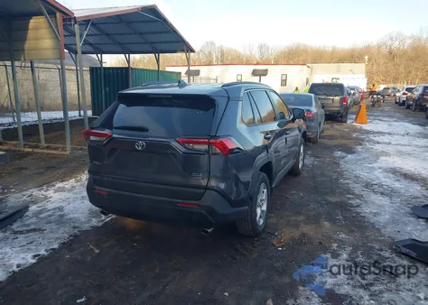 2019 Toyota Rav4 Xle z USA, uszkodzony, nr VIN 2T3P1RFV4KW072997